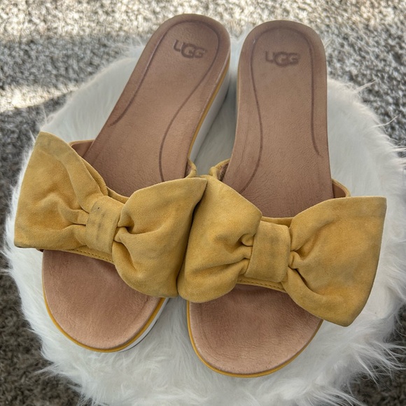UGG Shoes - UGG • Yellow Bow Suede Slip On Sandals • 7.5 •